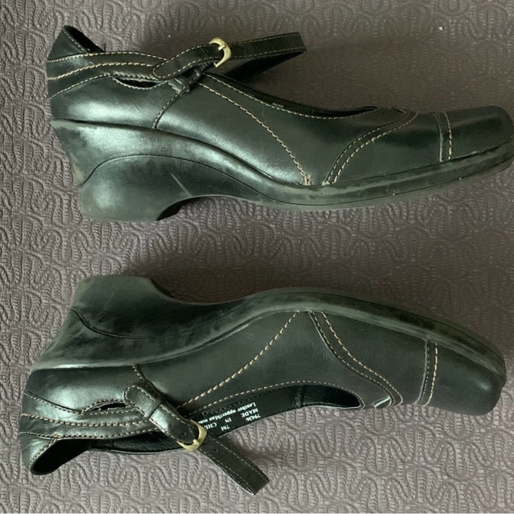 Gorgeous Clarks Genuine leather Black Chunky Wedge Heel Mary Jane Pump -… - Picture 8 of 14
